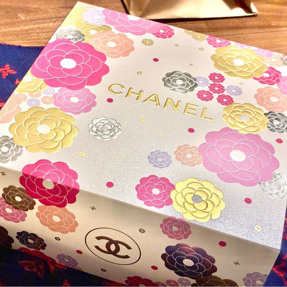 CHANEL 2026 Ltd Edition Beautiful Floral Gift  Box in Pink, Yellow,Gold & Silver